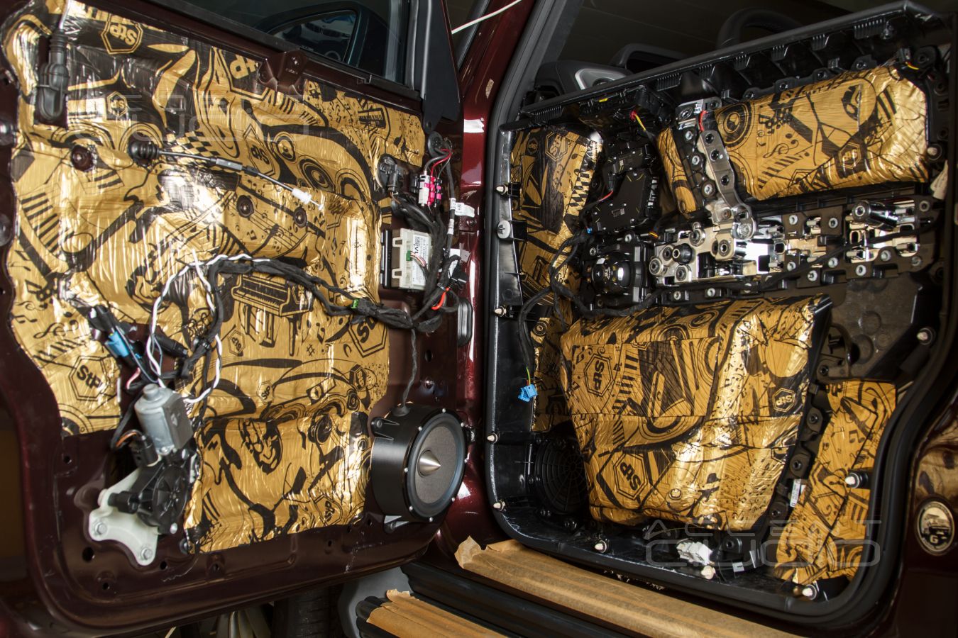 Аудиоподготовка дверей и штатный монтаж мидбасовых динамиков Brax ML6P