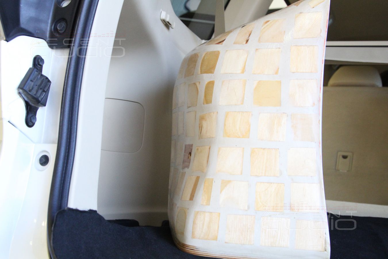 Установка сабвуфера Focal P25FS