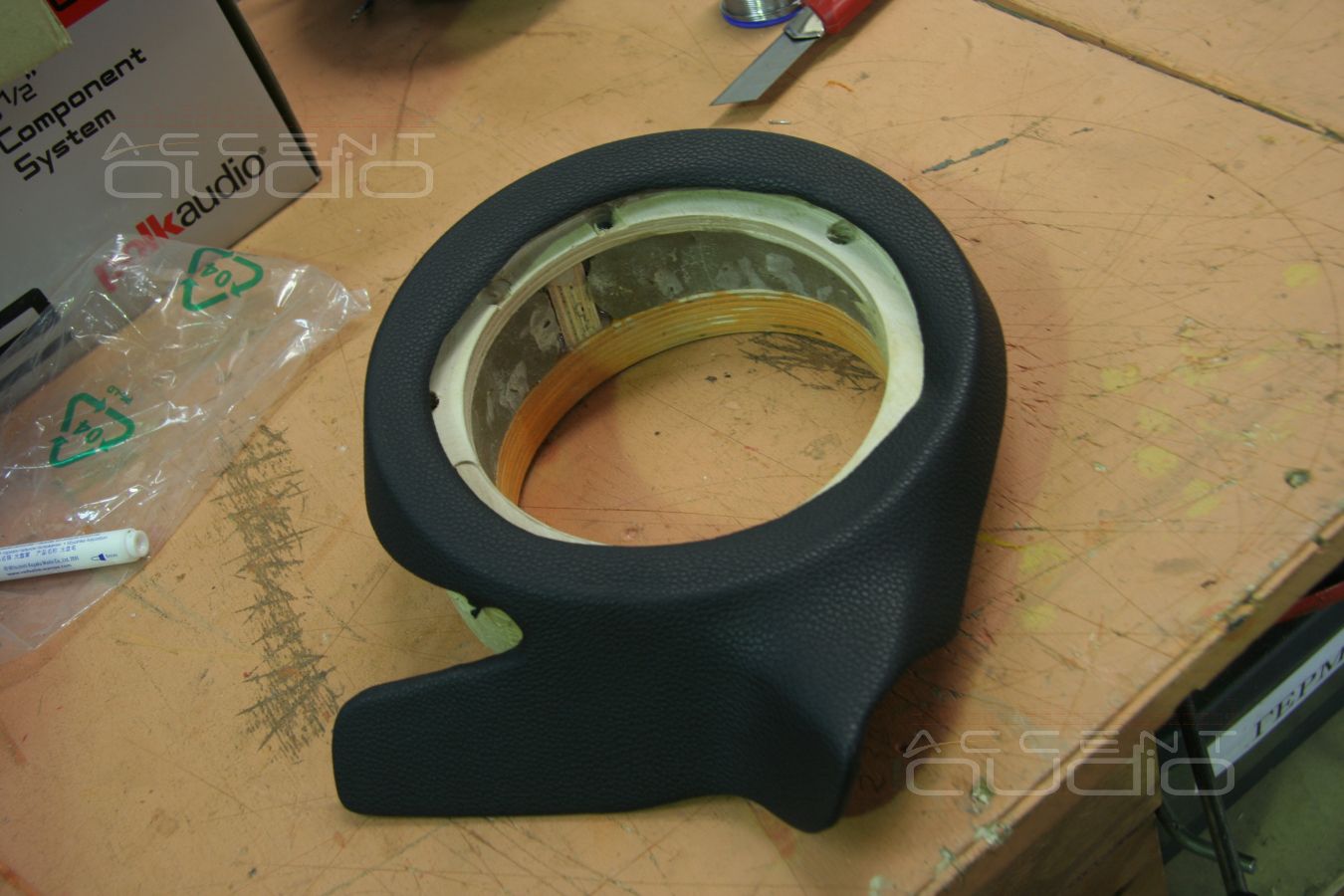 Мидбасы в двери BMW 118