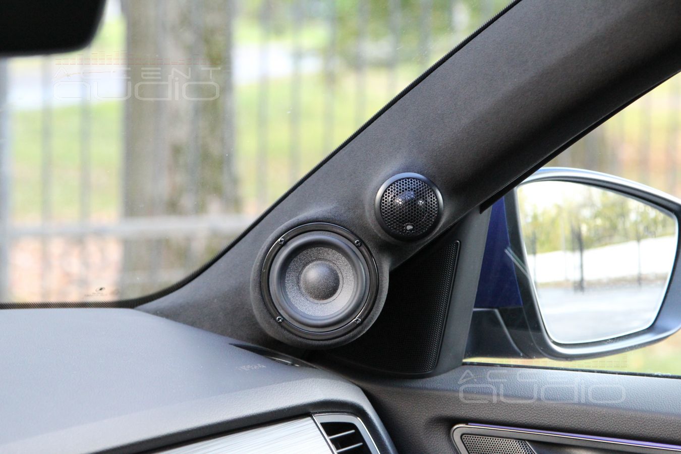 Сразу – главное: подиумы для твитеров Rainbow и среднечастотных излучателей Brax для Skoda Kodiaq