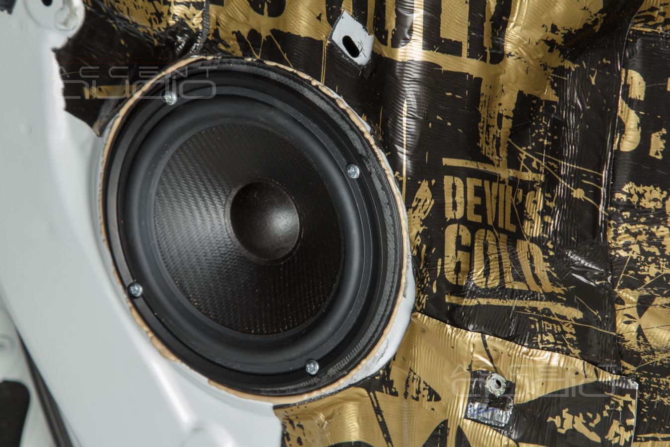 Аудиоподготовка, новые, быстрые и плотные мидбасы SOAudio в дверях Opel Zafira Life