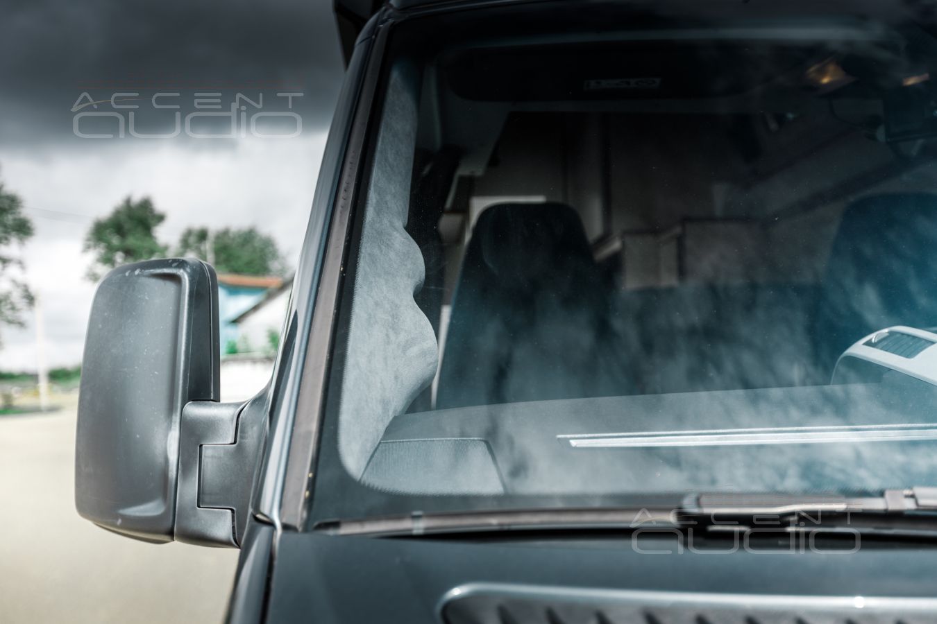 Подиумы под СЧ-ВЧ звено: правильное размещение новой акустики в Mercedes-Benz Sprinter CS-Reisemobil