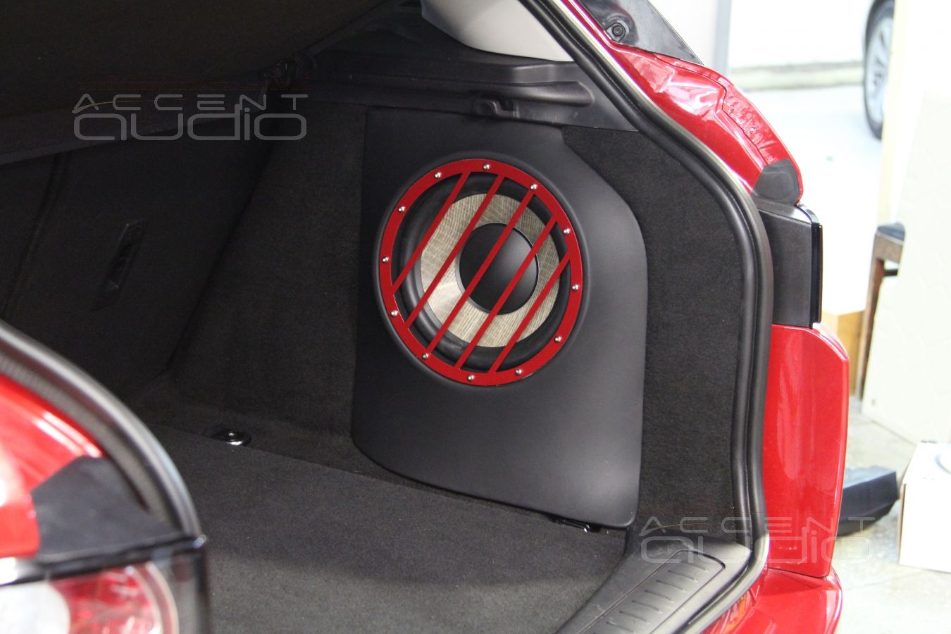 Сабвуфер стелс в RangeRover Evoque