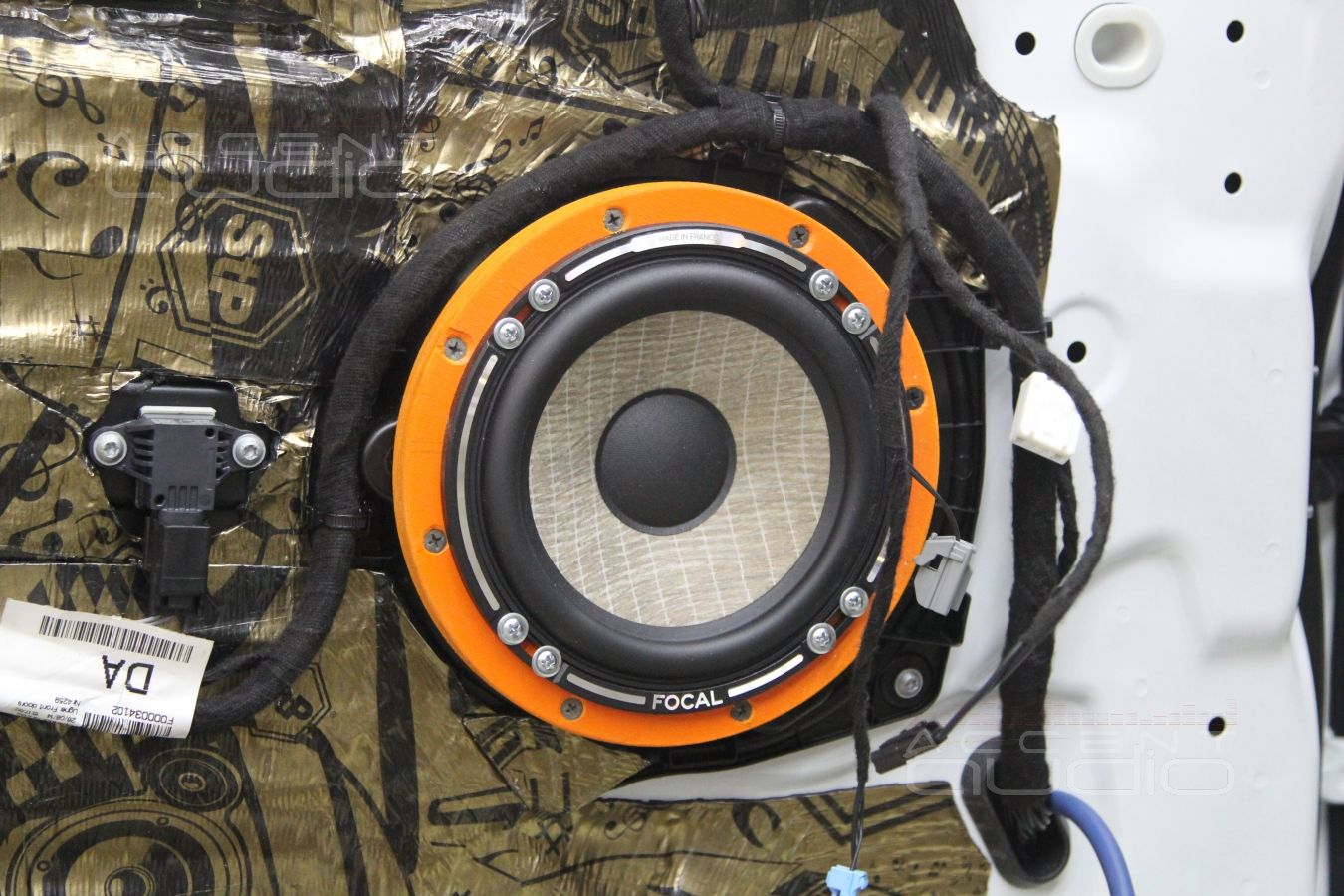 Подготовка дверей, установка акустики Focal