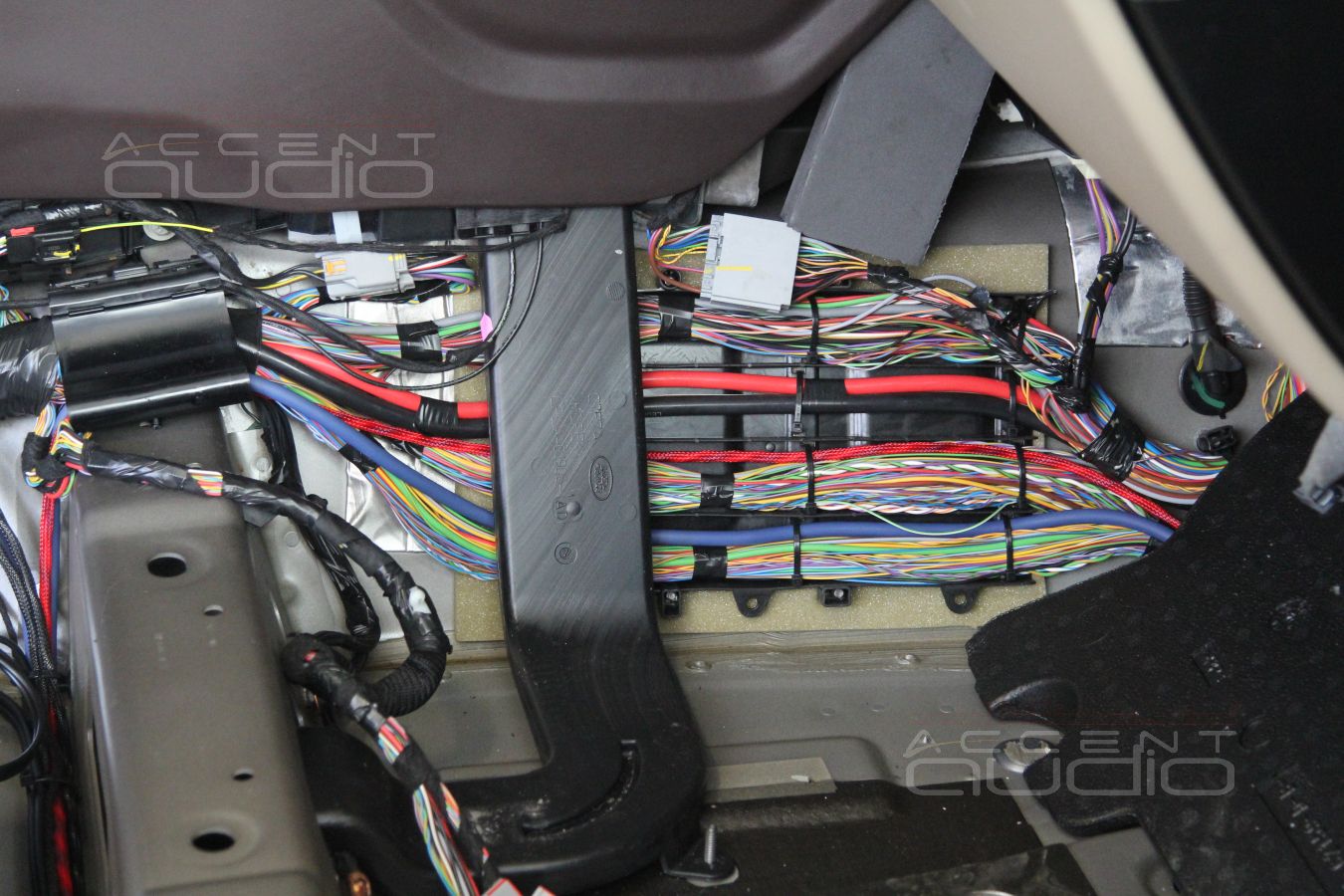 Выбор и установка усилителей в RangeRover Sport