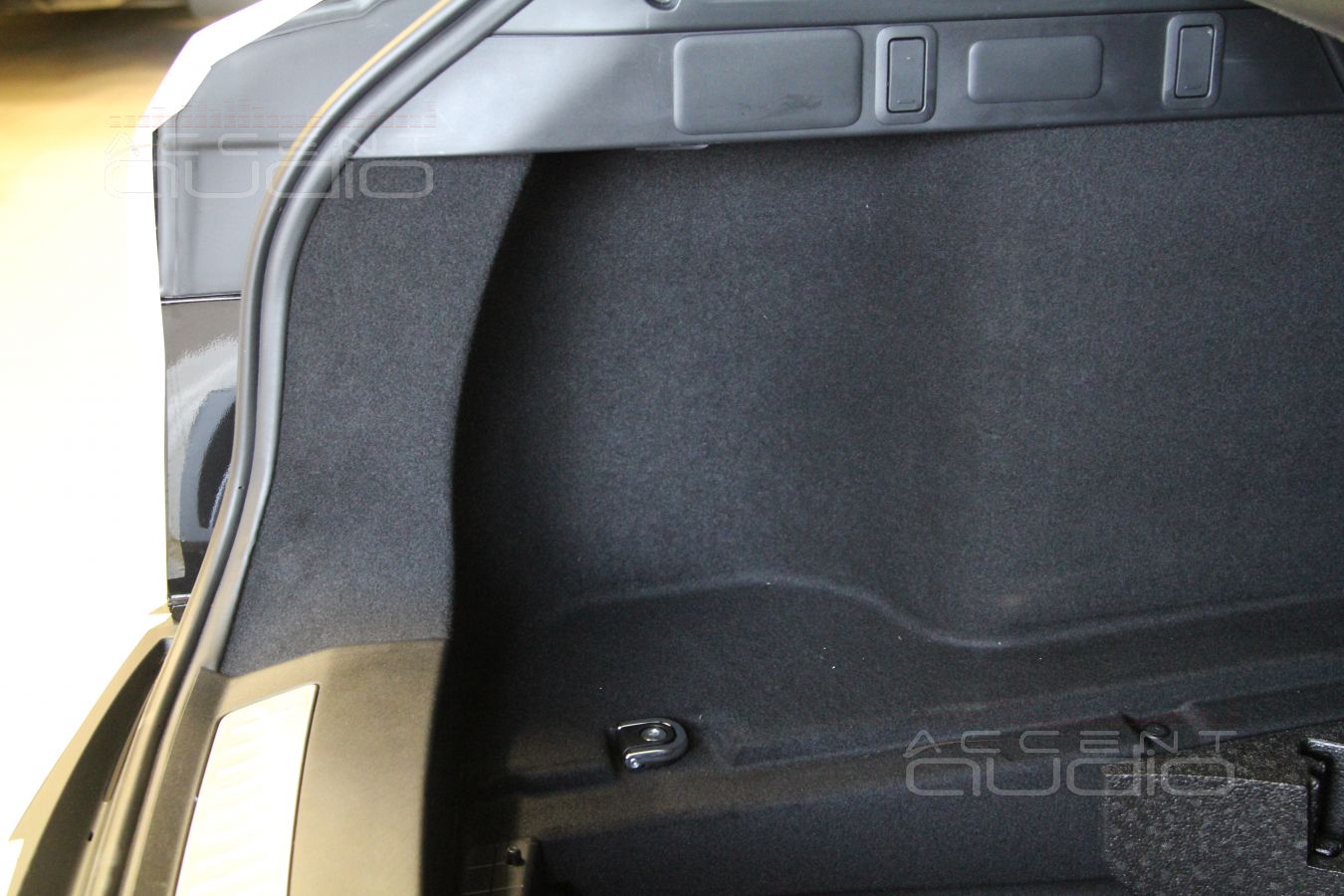 Разбираемся с заводскими системами в разных комплектациях Range Rover Velar