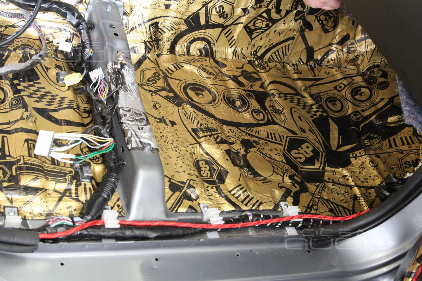 Про нанесение виброизоляции STPGold