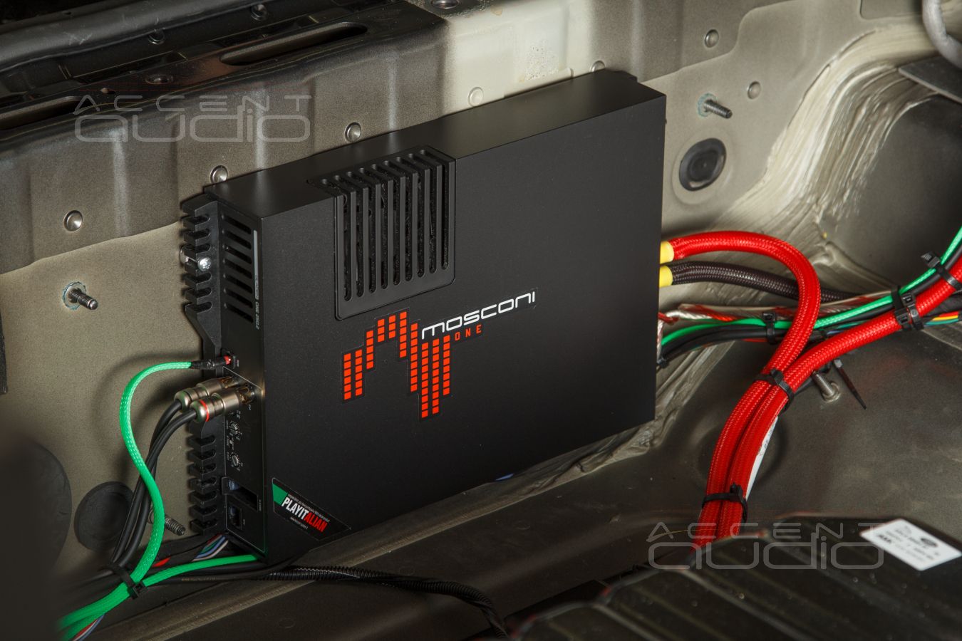 Сабвуферный усилитель Mosconi ONE 250.2 в RangeRover