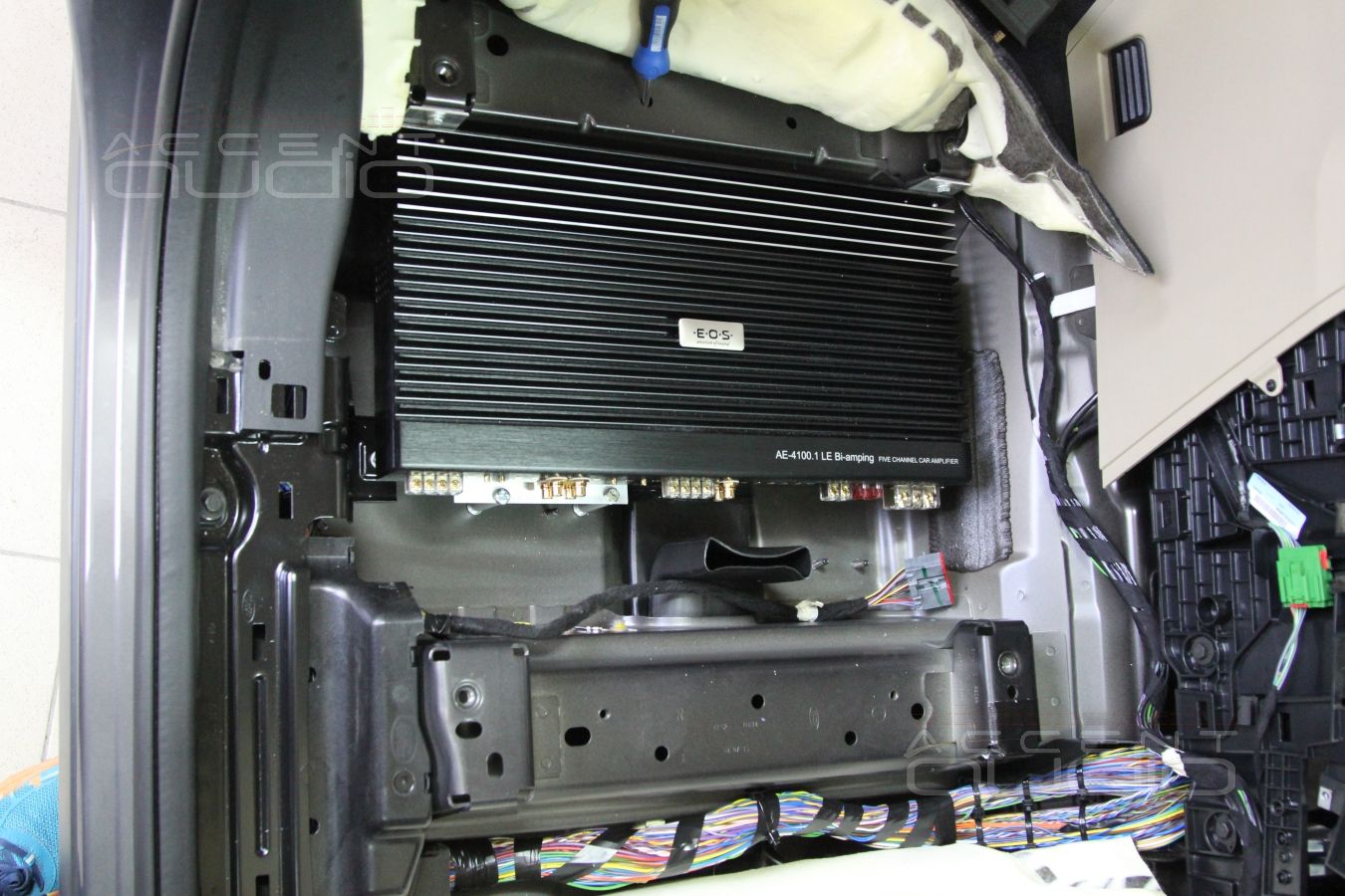 Установка усилителя и аудиопроцессора в LandRover Discovery Sport