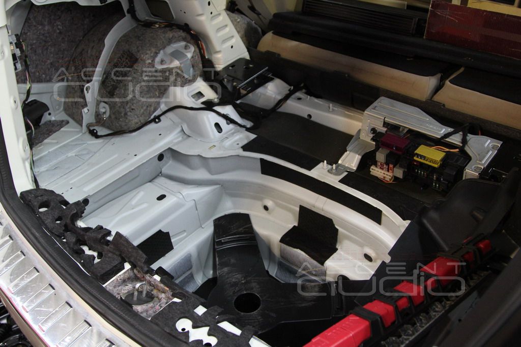 Акустическая и силовая проводка в Mercedes GLK