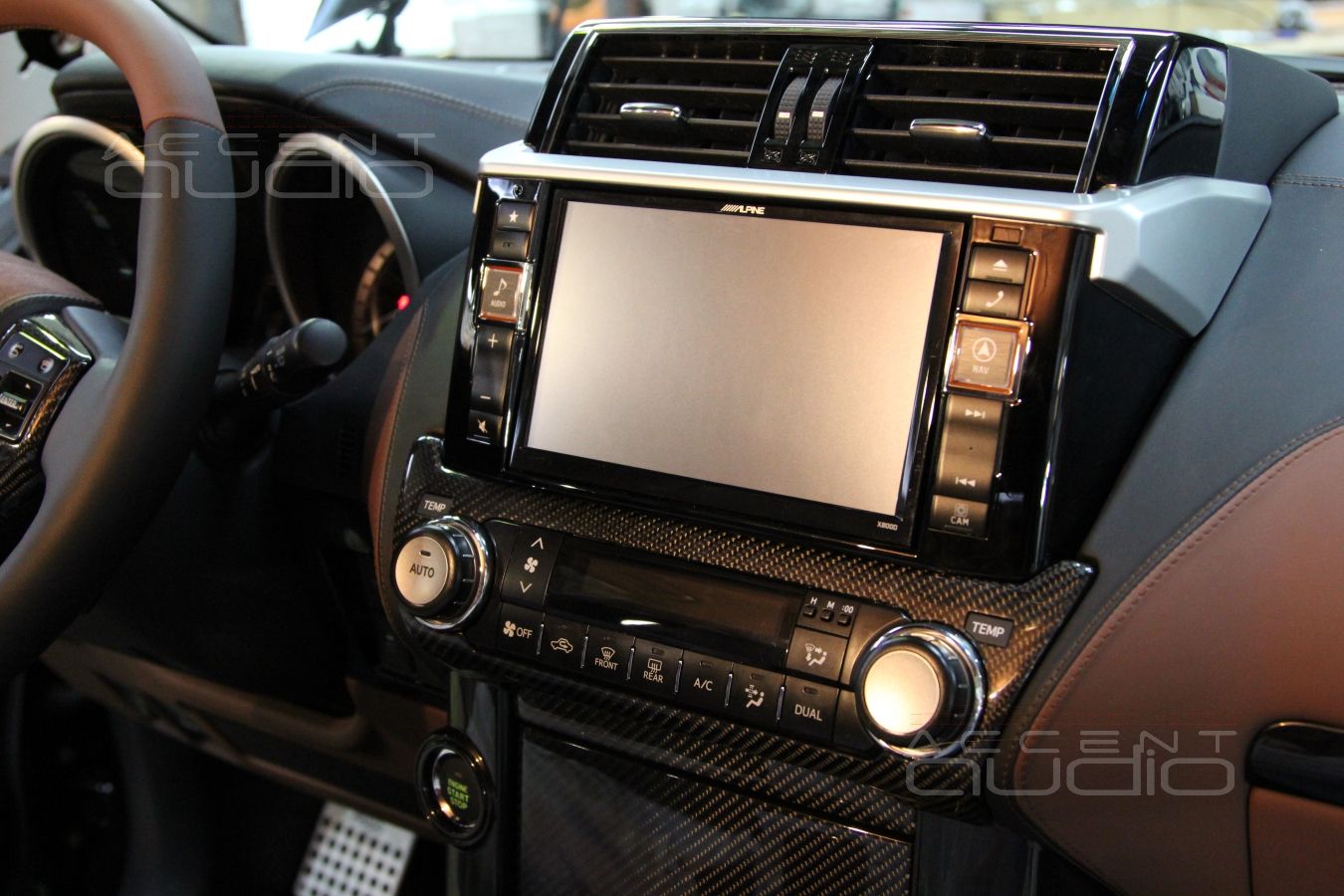 Новый Toyota Prado 150 + новый Alpine X800D = все работает…