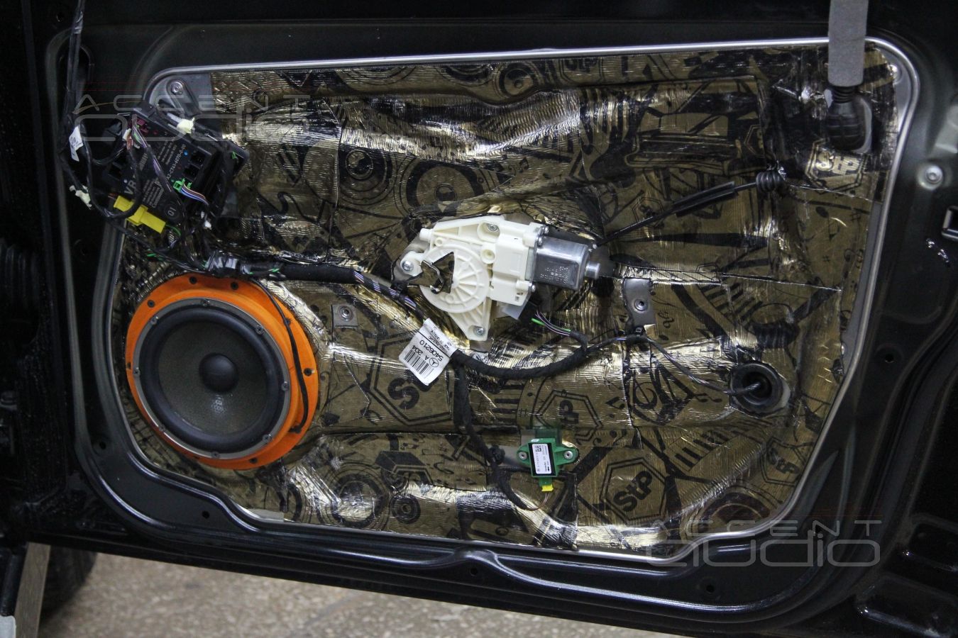 Touareg Update: Black Edition - очередная работа на машине с черным салоном