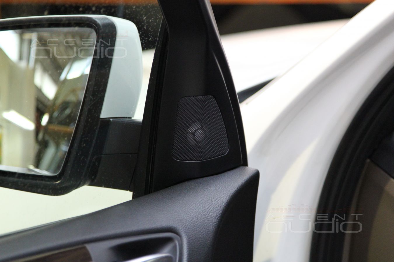 Твитеры ScanSpeak и серединки Morel Hybrid MW 4 в BMW X5