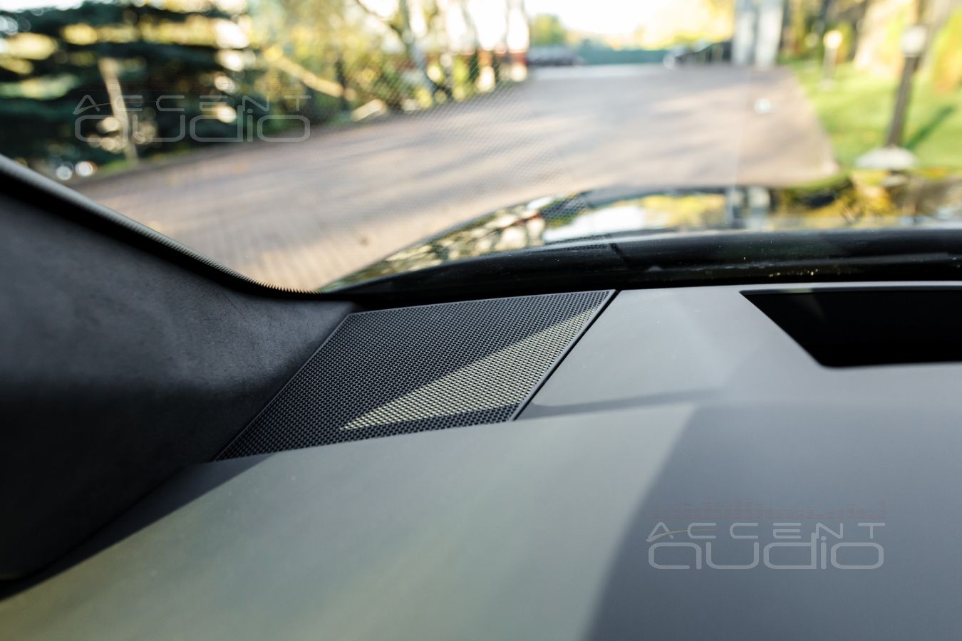 Среднечастотные излучатели Brax ML3 вместо сомнительных выезжалок – штатно для RS 6