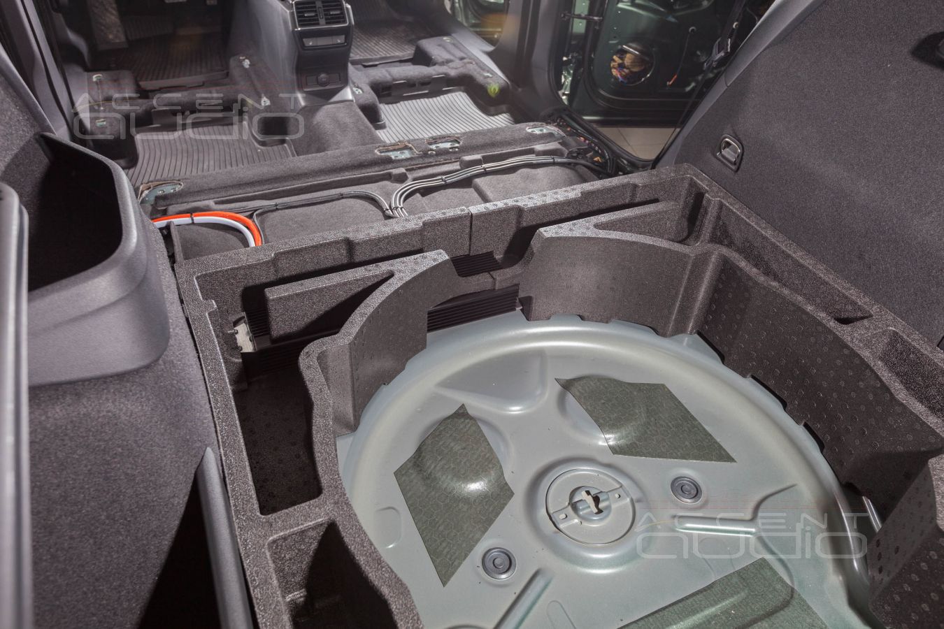 Установка усилителя и аудиопроцессора в Skoda KODIAQ