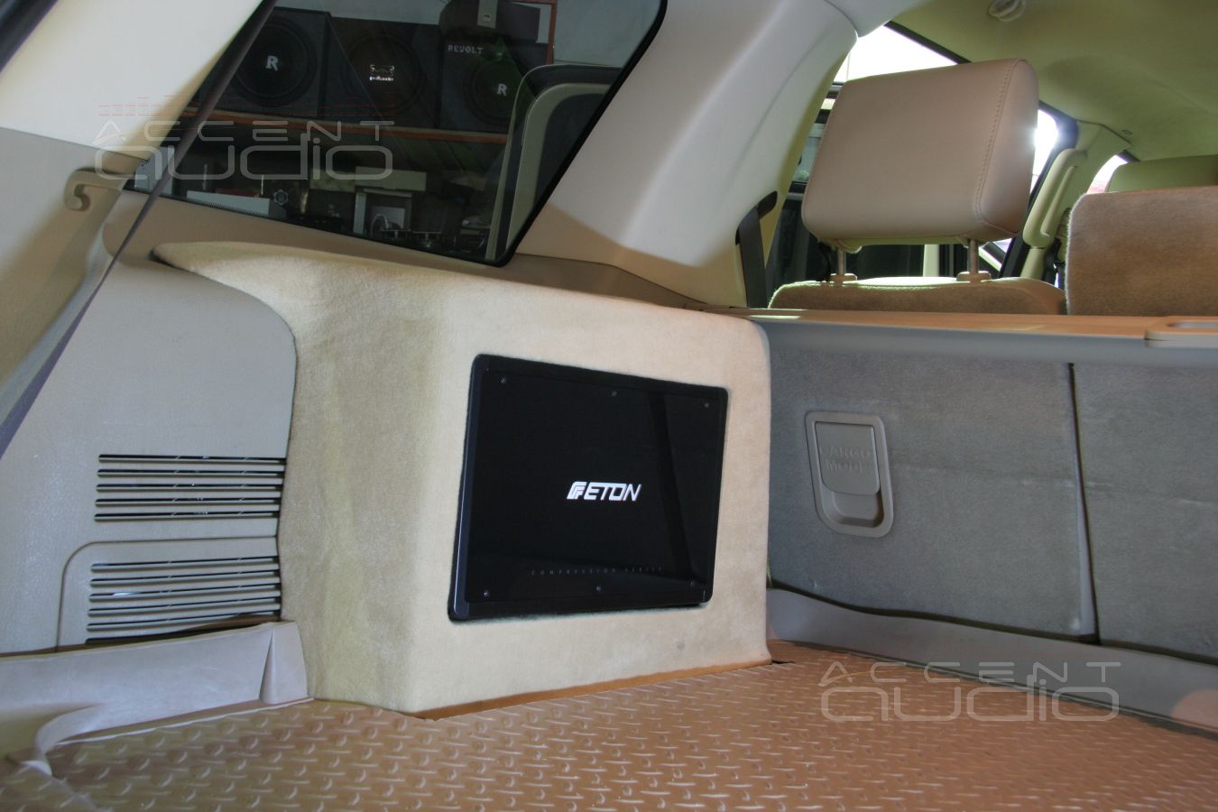 Установка усилителя и сабвуфера в старый Explorer