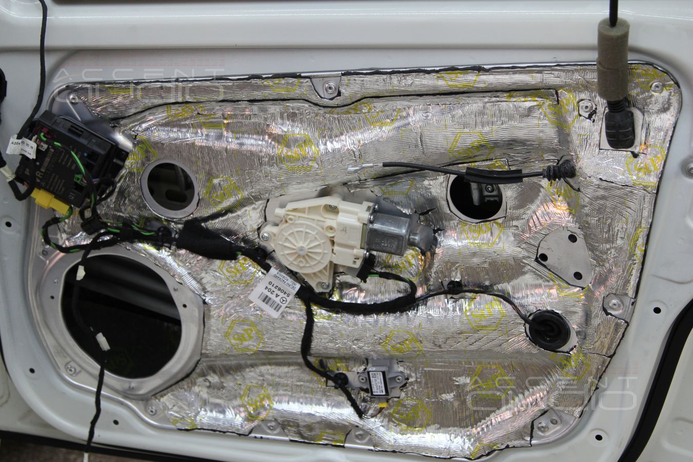 Шумоизоляция дверей Mercedes GLK