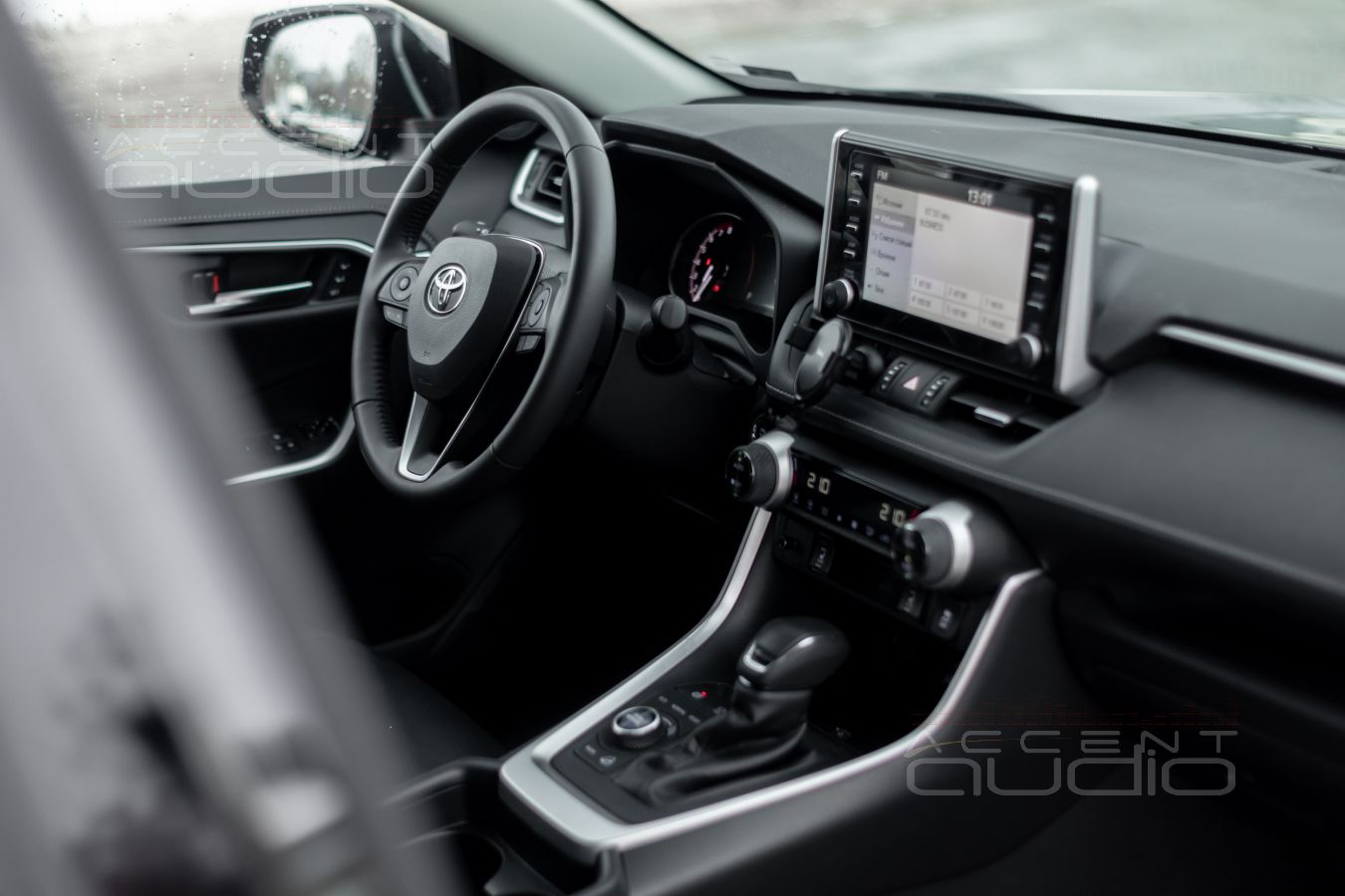 Великолепный звук и новый уровень комфорта Toyota RAV4