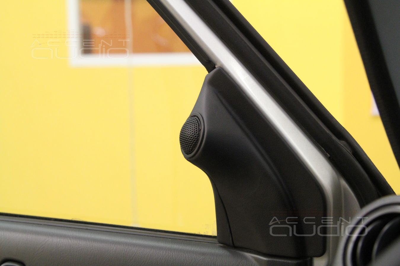 Suzuki Jimny: отличный звук легко и изящно