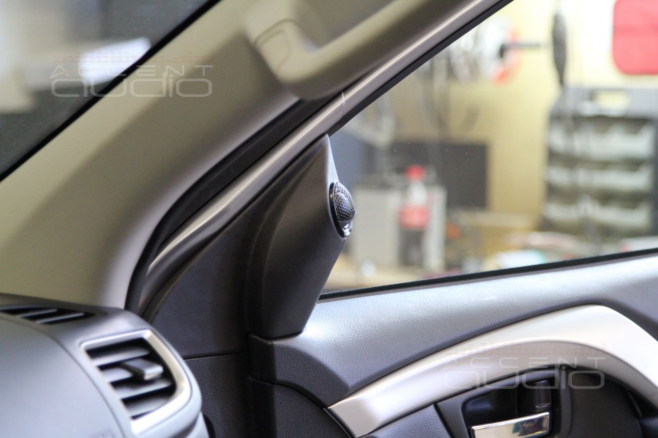 Установка акустики Audison AVK6 & Audison AVX6.5