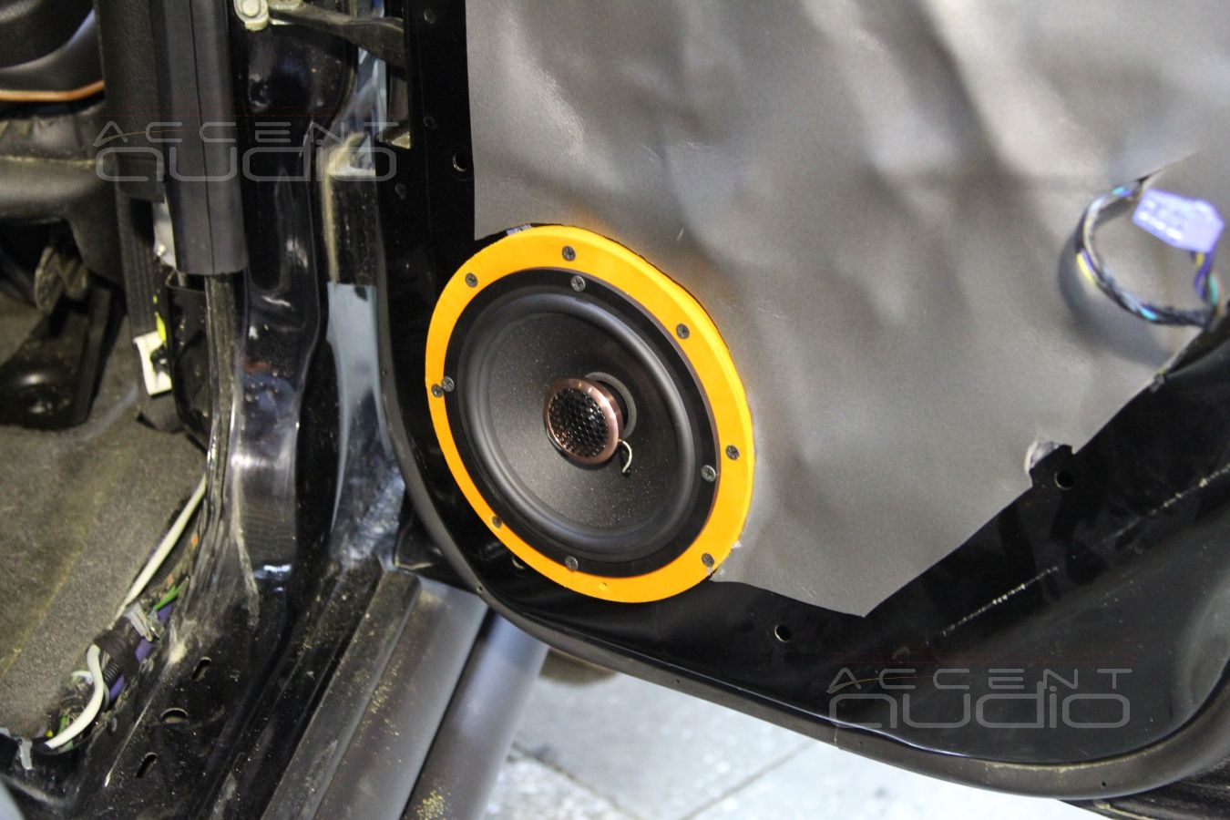 Установка акустики в Hummer H3