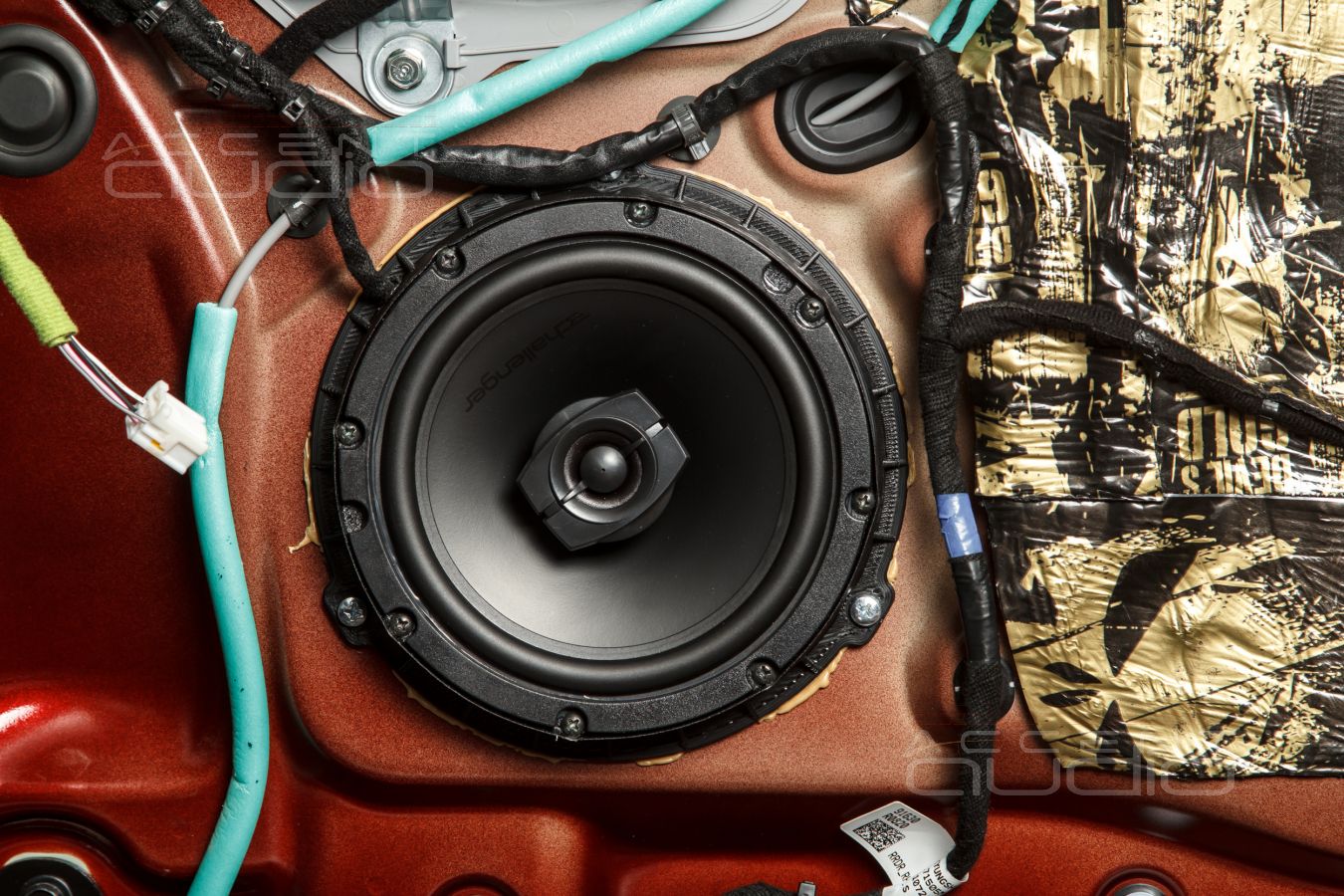 Аудиоподготовка дверей и установка новых динамиков Brax и Challenger в Kia Carnival