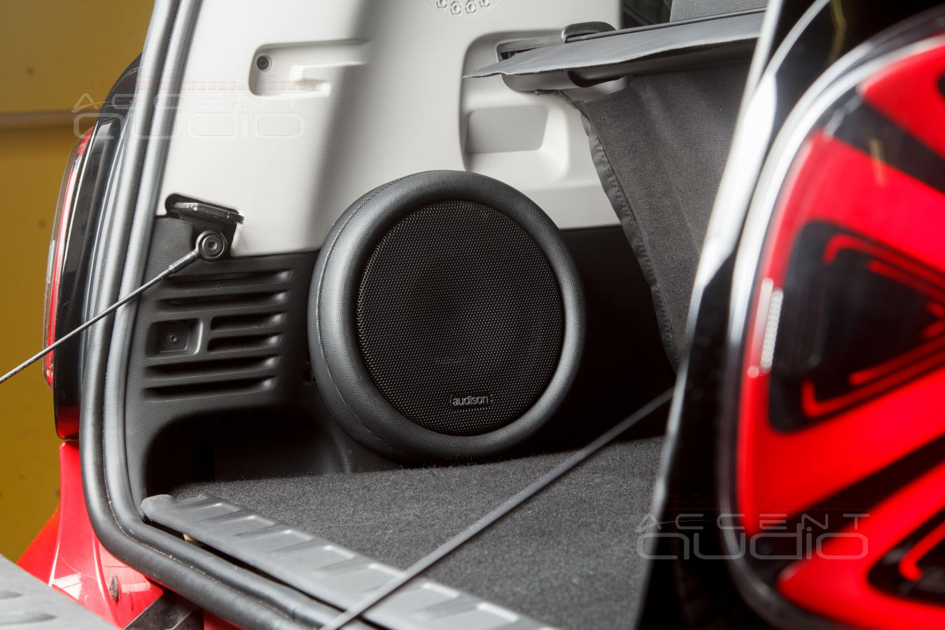 Лучший сабвуфер для Smart Fortwo