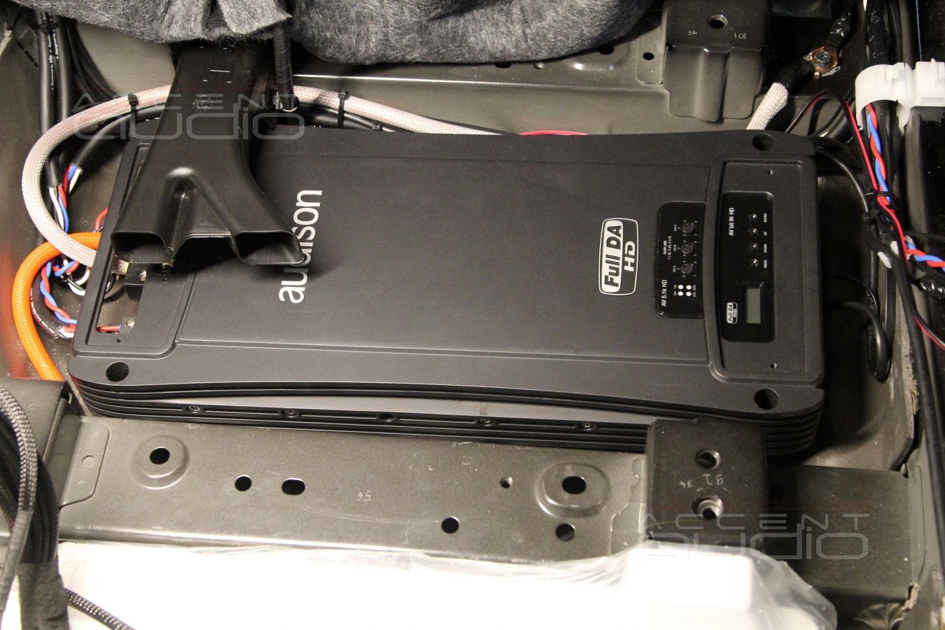 Установка Audison AV 5.1k HD