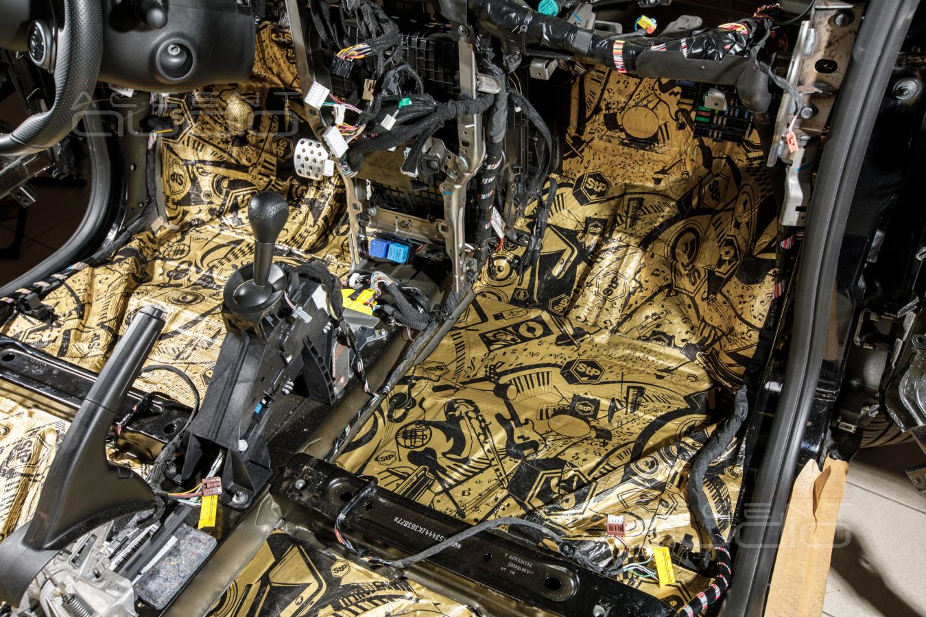 Установка усилителей Helix и Focal в Smart Fortwo 