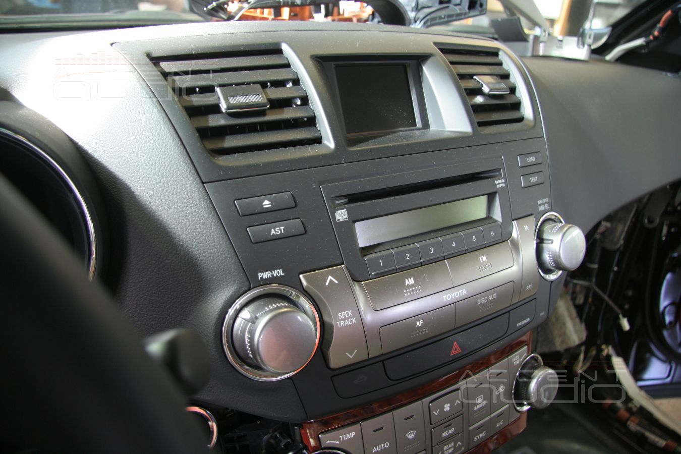 Замена магнитолы в новом Toyota Highlander