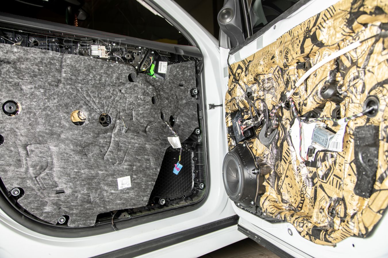 Аудиоподготовка дверей и установка мидбасов ScanSpeak 18W в Porsche Cayenne