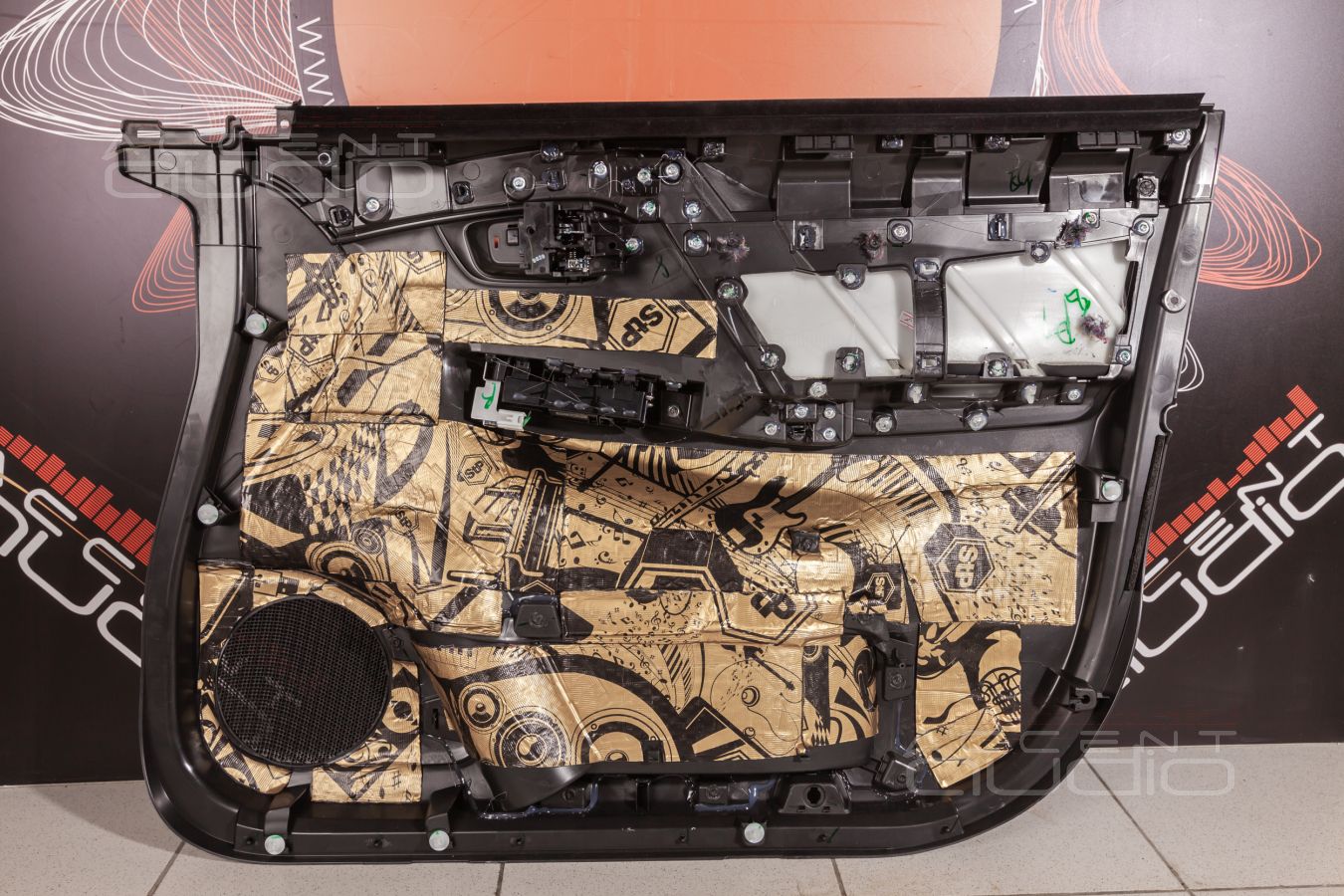 Аудиоподготовка дверей, жесткость и установка акустики Focal Flax в Mitsubishi Pajero Sport