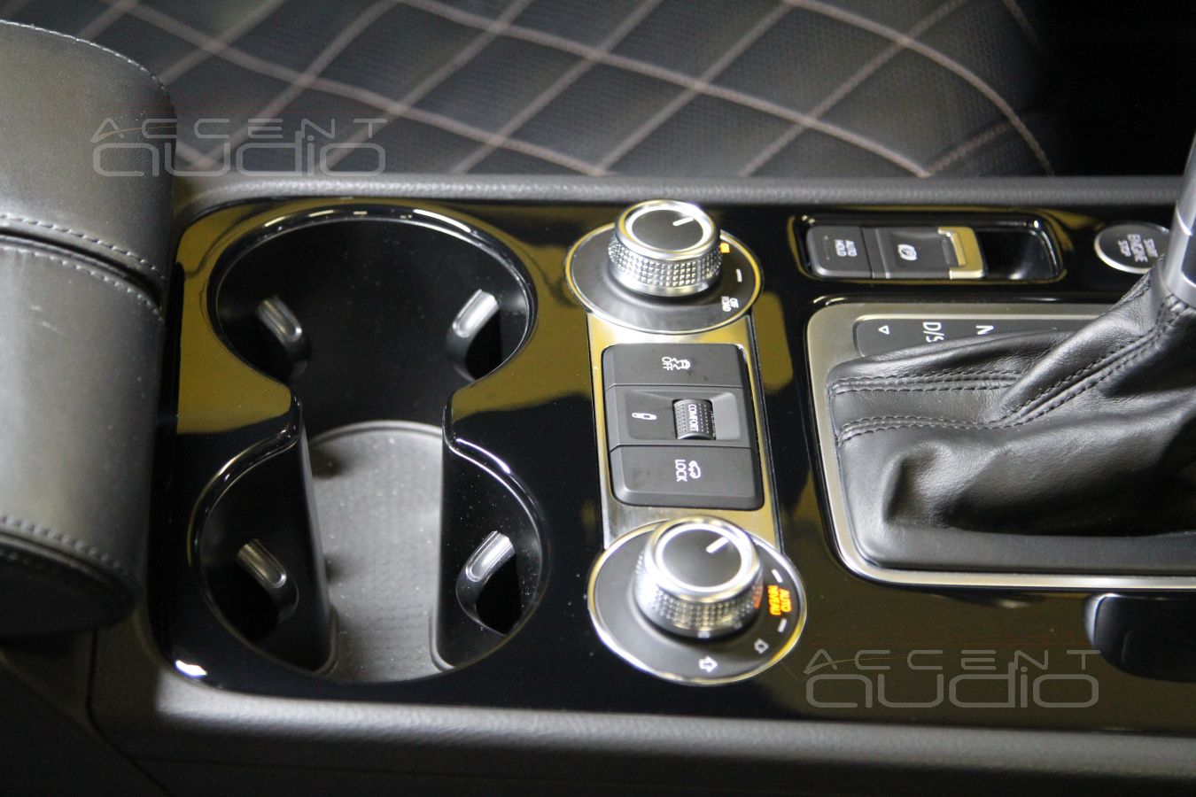 Классный звук, отличная шумка, вот только машина не новая - бесят царапки