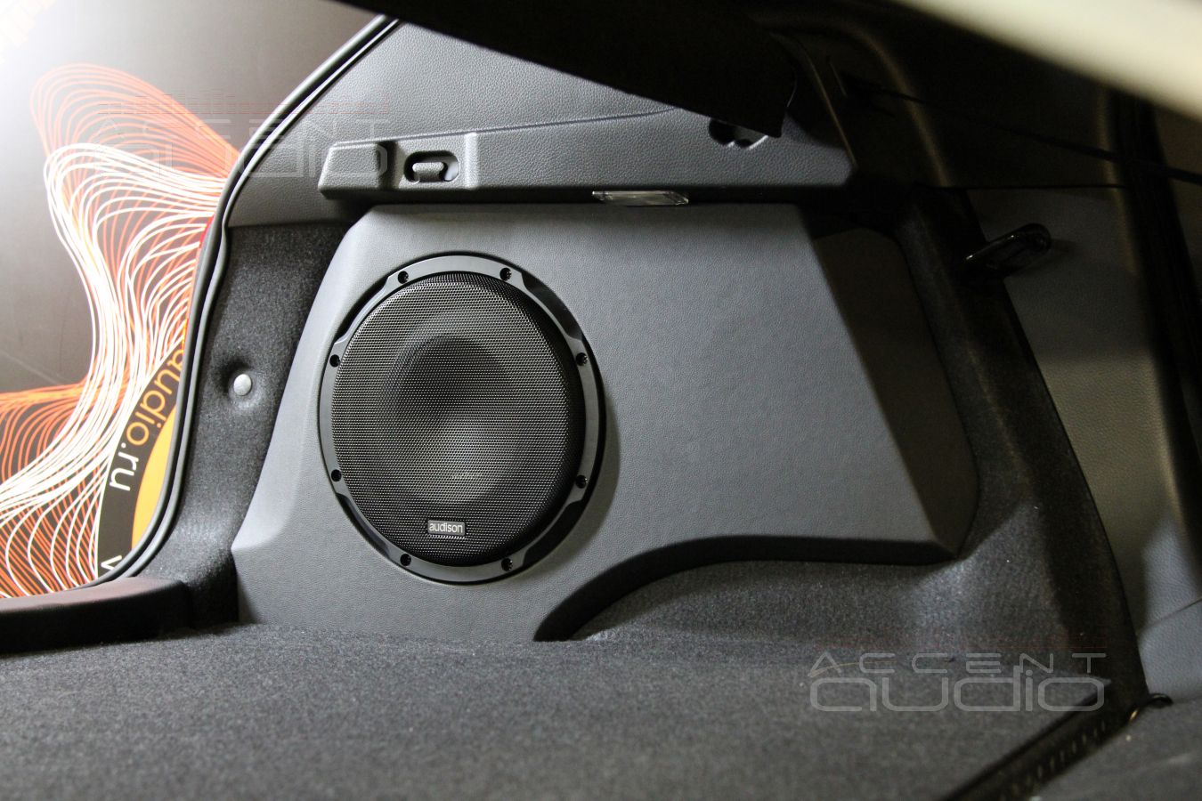 Возвращаемся к теме сабвуфера! Установка Audison Prima APS 10D.