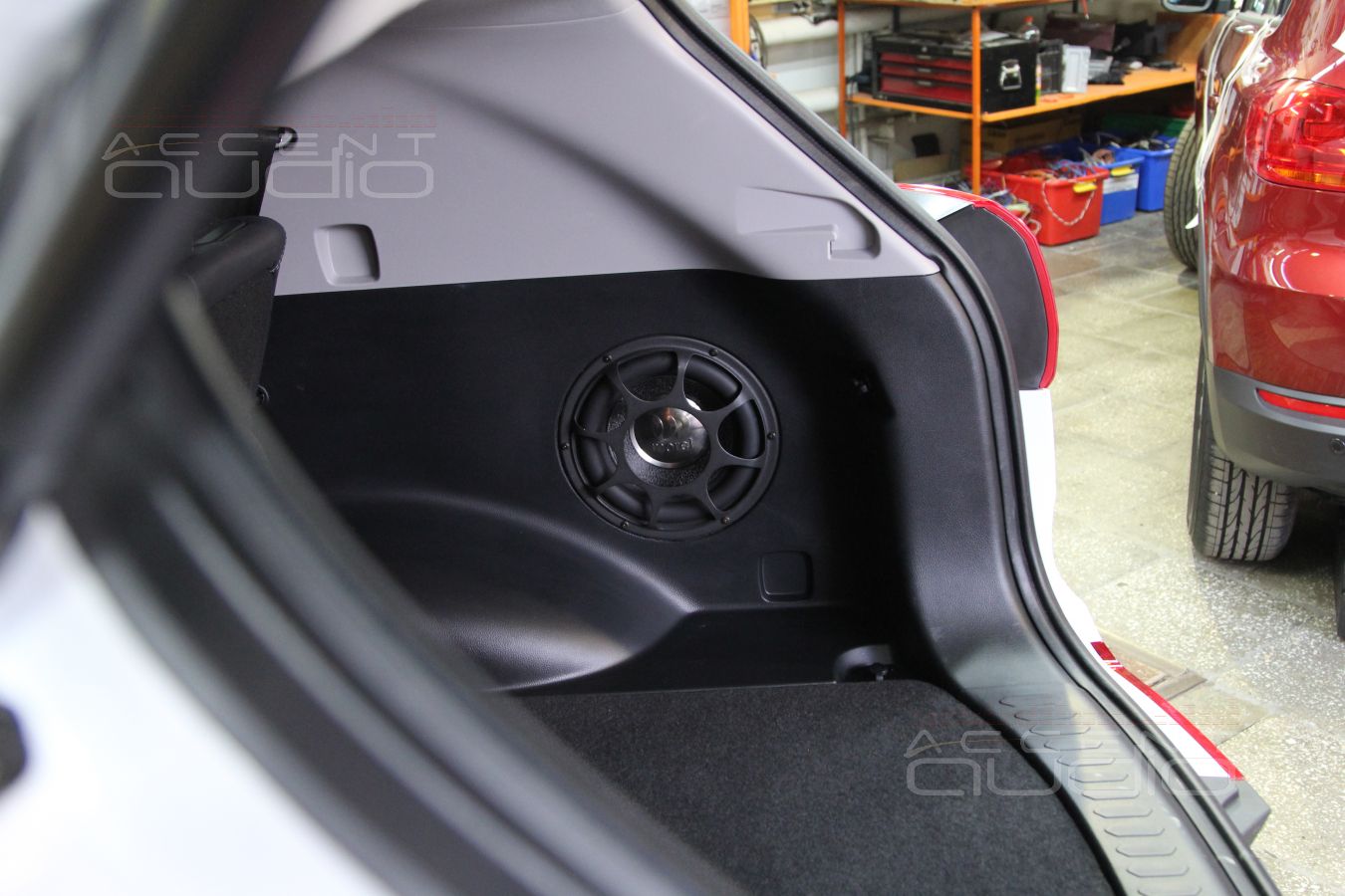 Замена сабвуфера в Kia Sportage