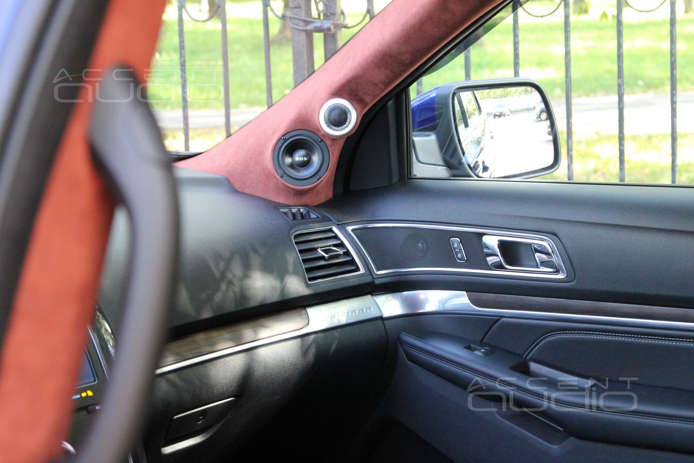 Установка СЧ-ВЧ: подиумы под твитеры и среднечастотные динамики в Ford Explorer