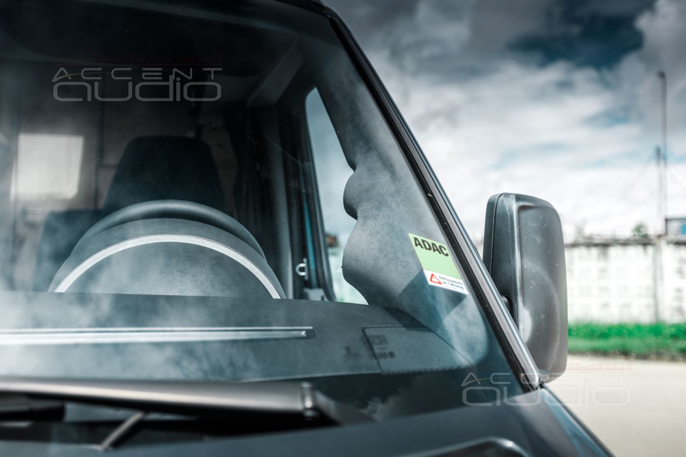 Подиумы под СЧ-ВЧ звено: правильное размещение новой акустики в Mercedes-Benz Sprinter CS-Reisemobil