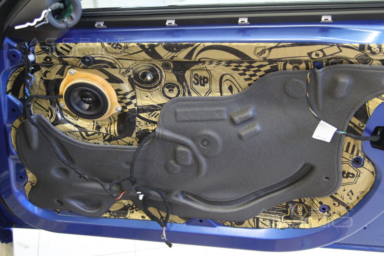 Установка среднечастотников E.O.S MD-75 в штатные места BMW F30