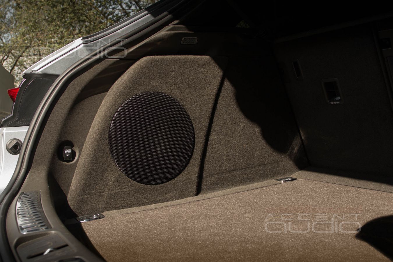 Классический корпус сабвуфера Dego для Macan в новом стиле