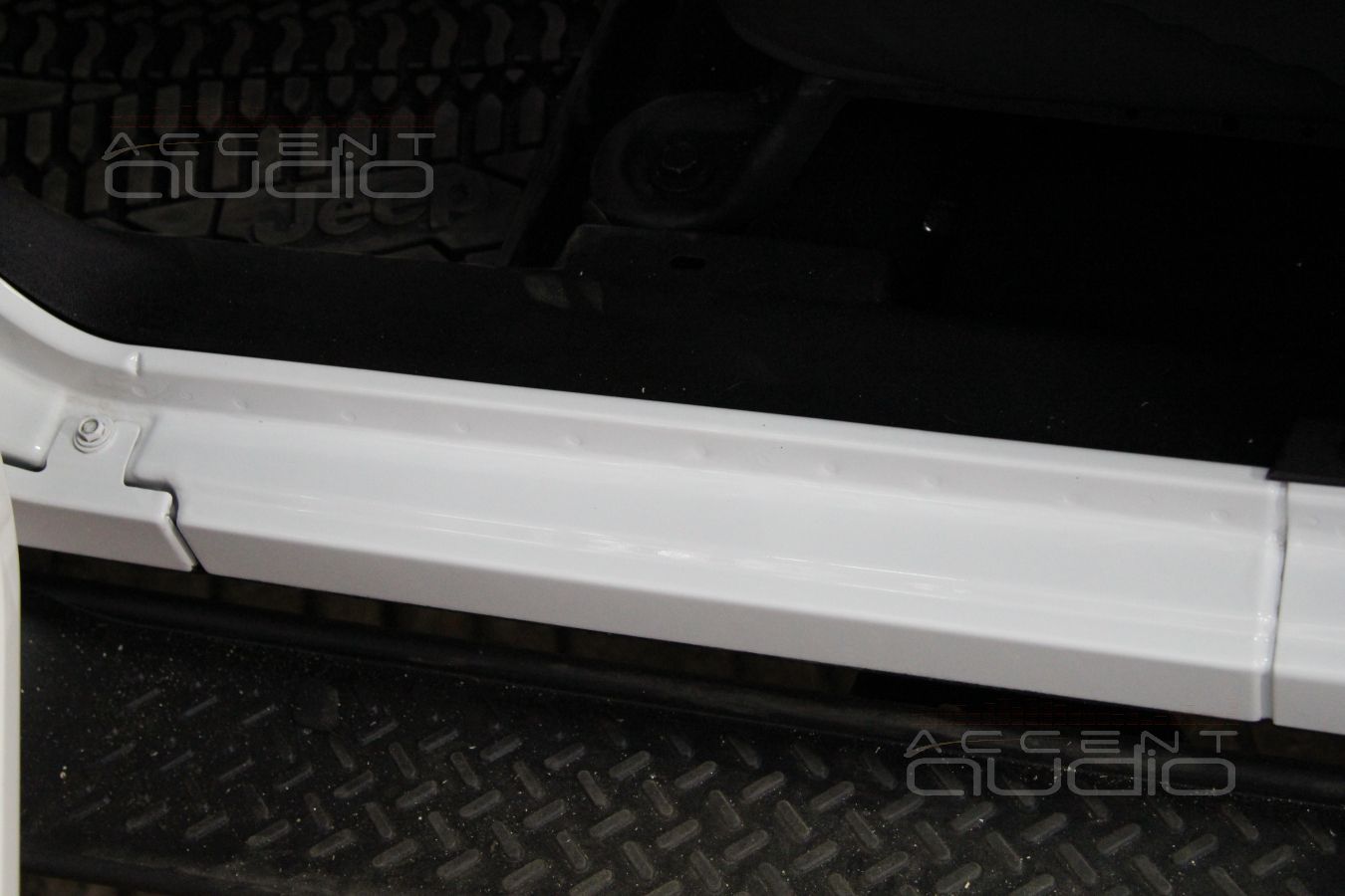 Пластиковые пороги, брызговики, обработка нижних кромок защитной мастикой