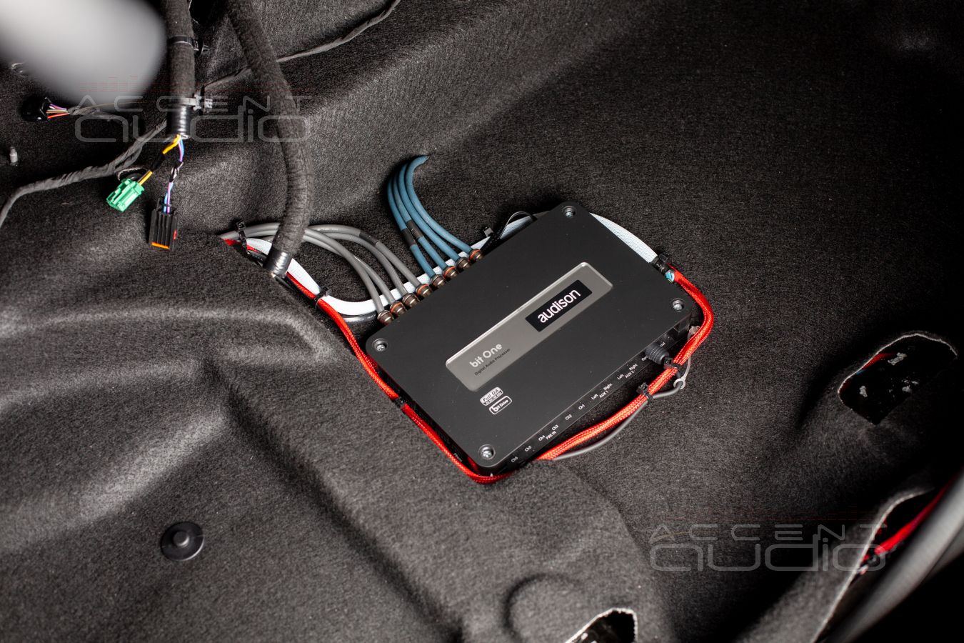 Установка аудиопроцессора Audison Bit One в Renault Duster