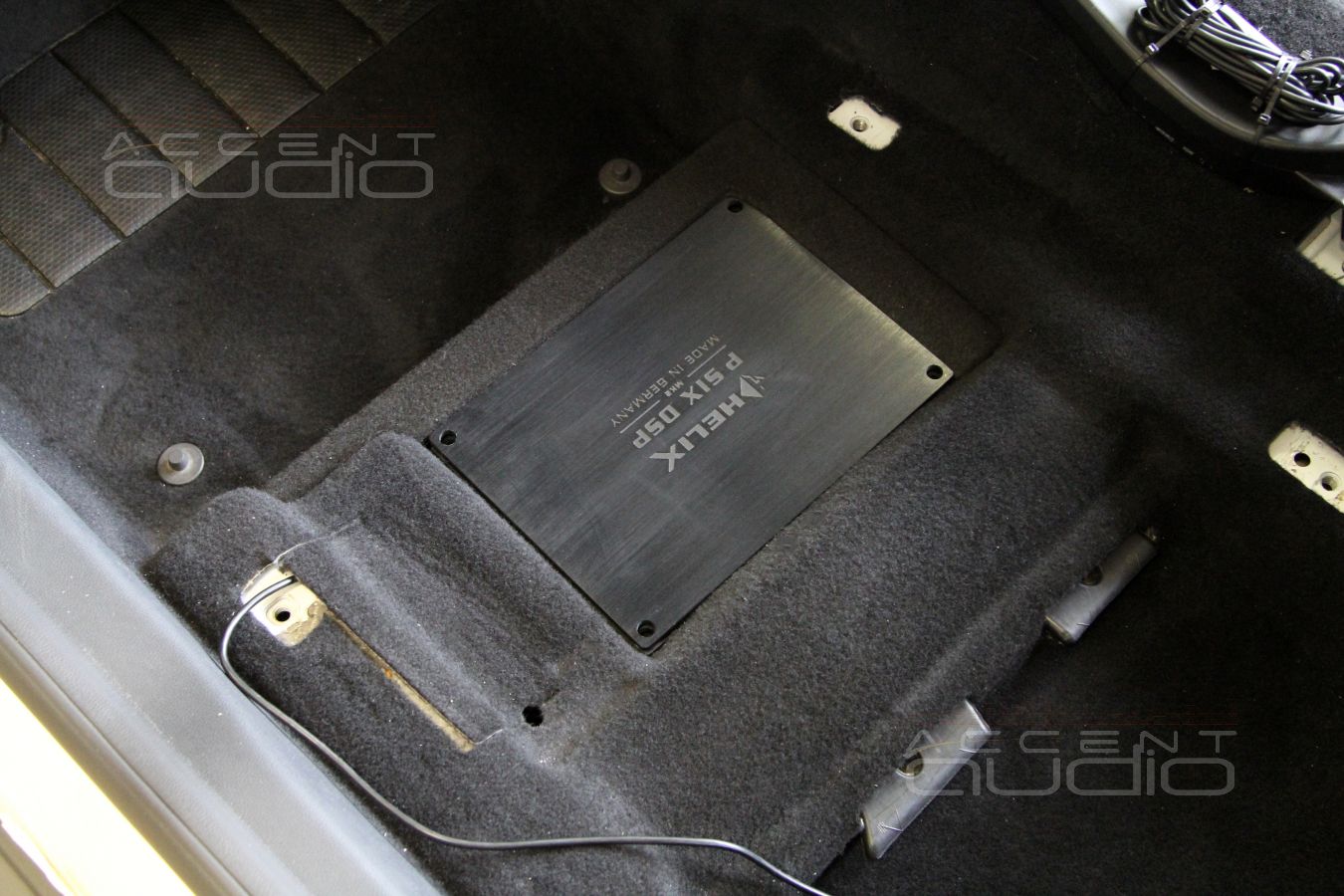 Установка процессорного усилителя под сидение