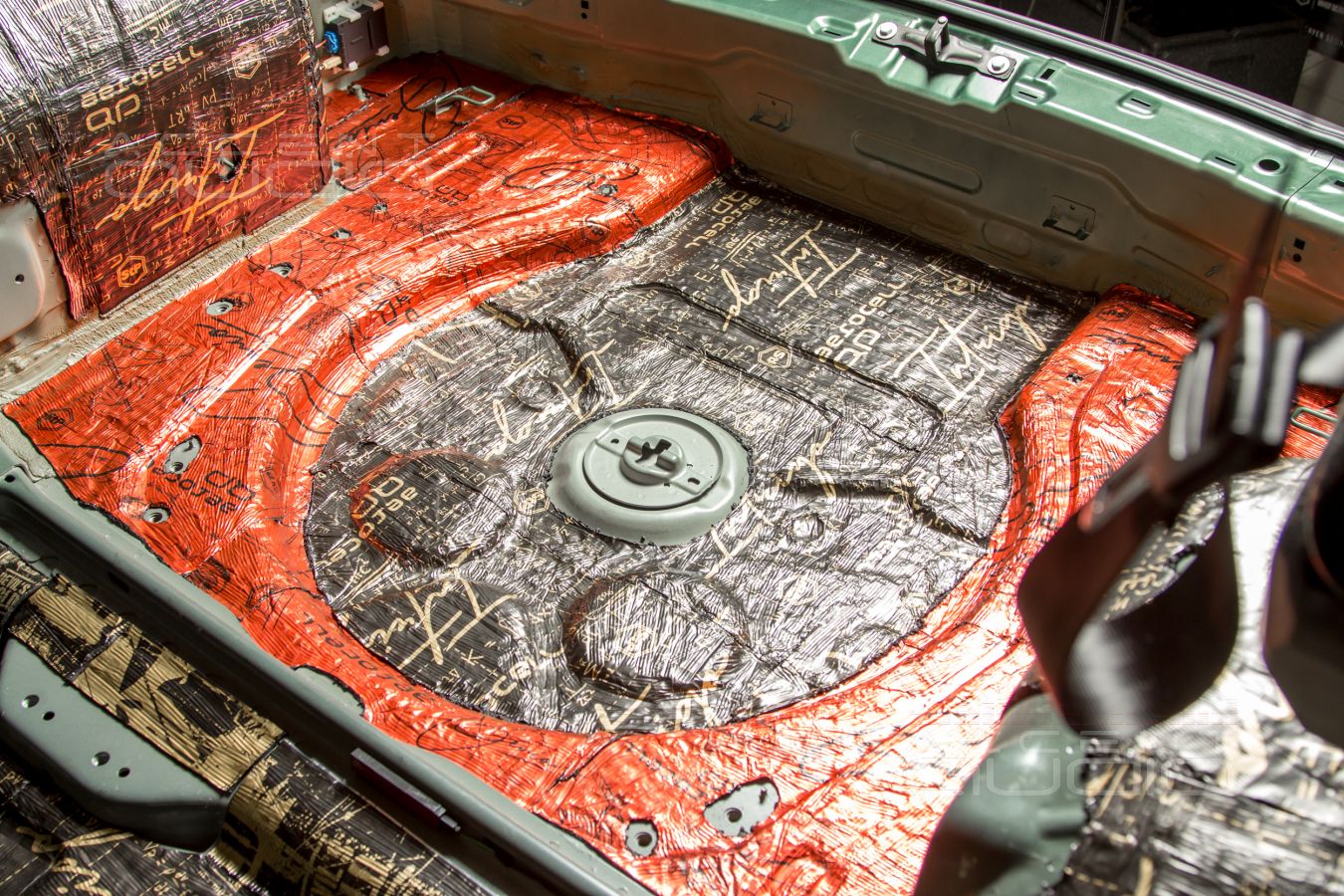 Шумоизоляция Skoda Kodiaq новыми материалами STP AEROCELL