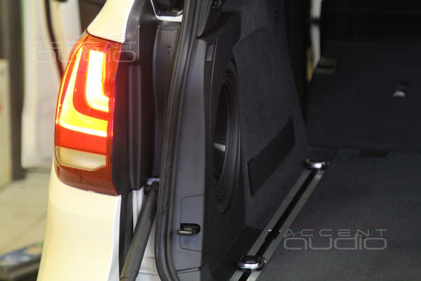 Сабвуферный усилитель в BMW X5