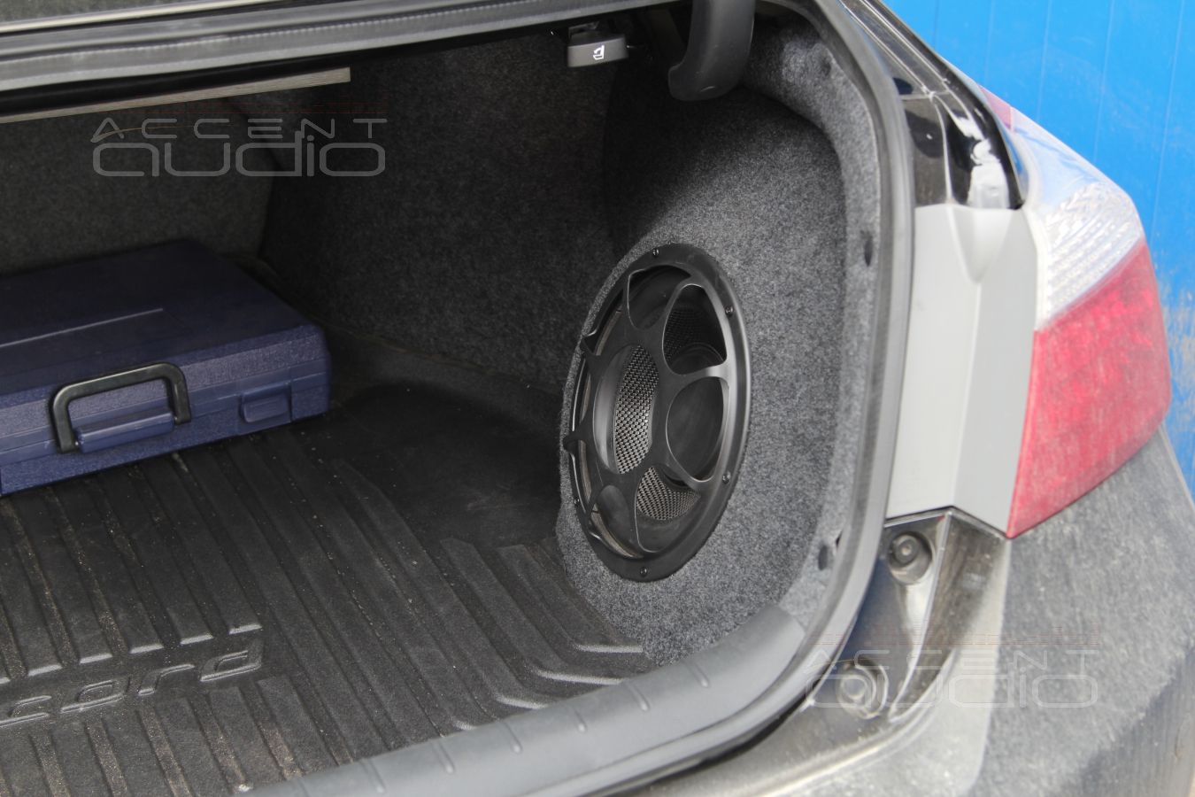 Сабвуфер стелс в Honda Accord 9