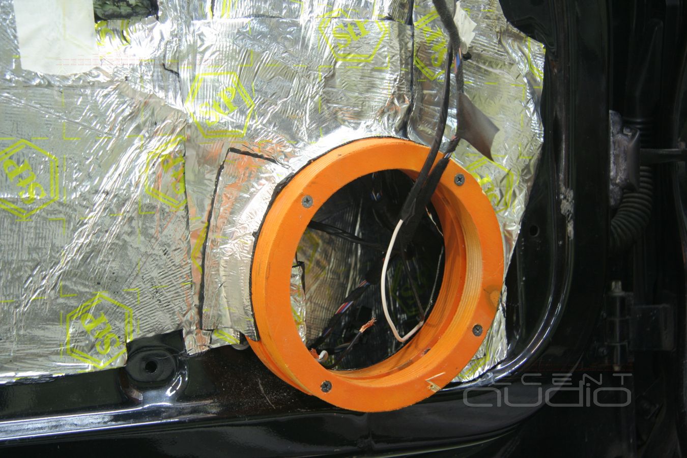 Аудиоподготовка и шумоизоляция дверей в BMW 330i E90