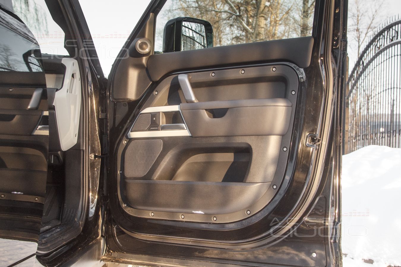 Аудиоподготовка дверей и установка мидбасовых динамиков Brax ML6D в LandRover Defender
