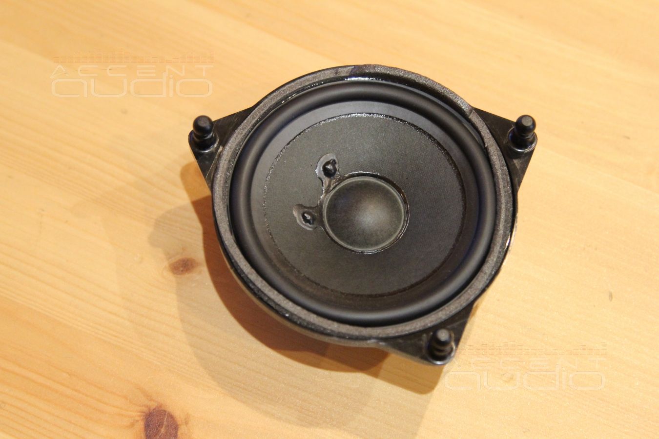 Устройство штатной системы в Mercedes-Benz W205: твитеры и среднечастотники