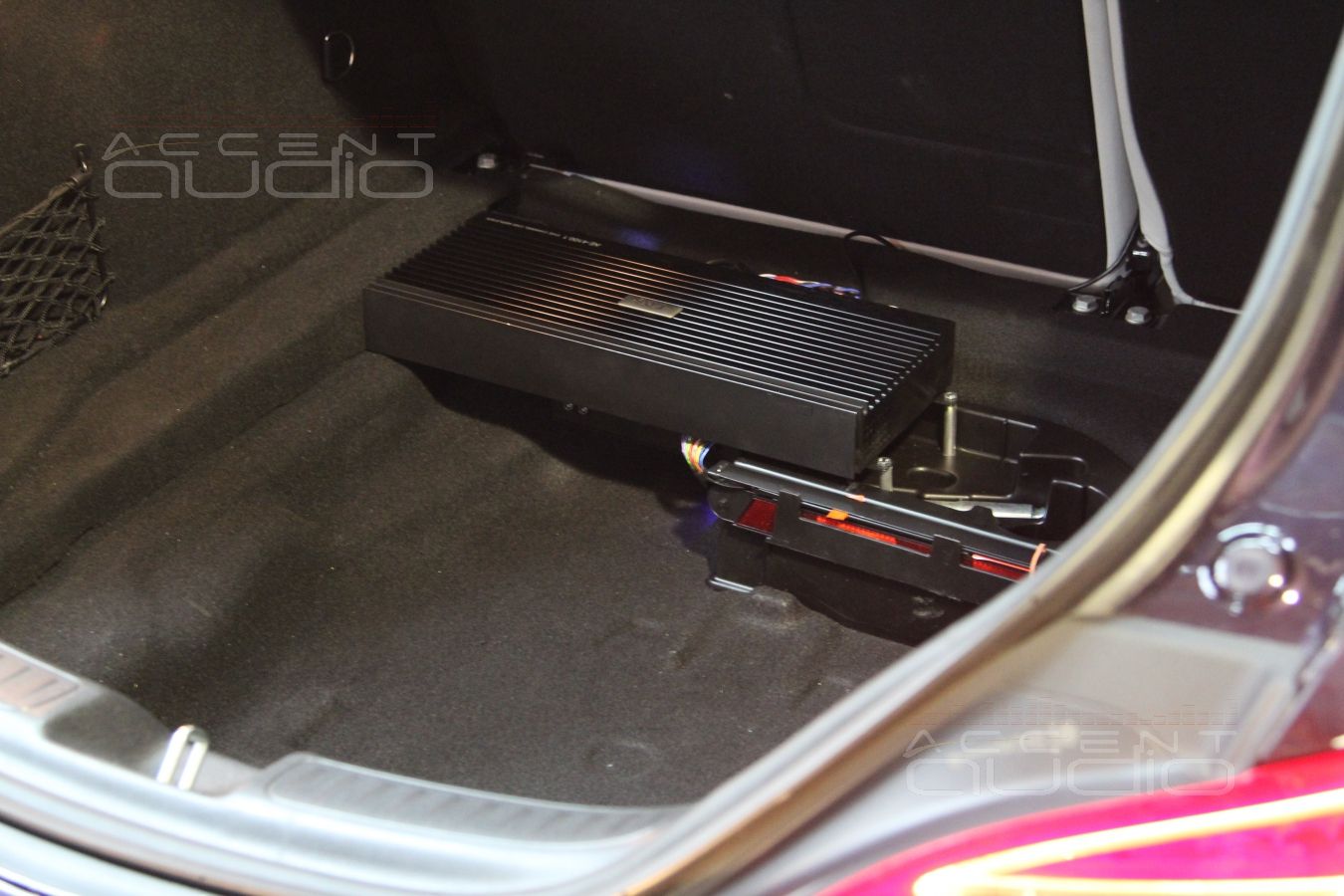 Установка усилителя и аудиопроцессора в Mercedes CLA