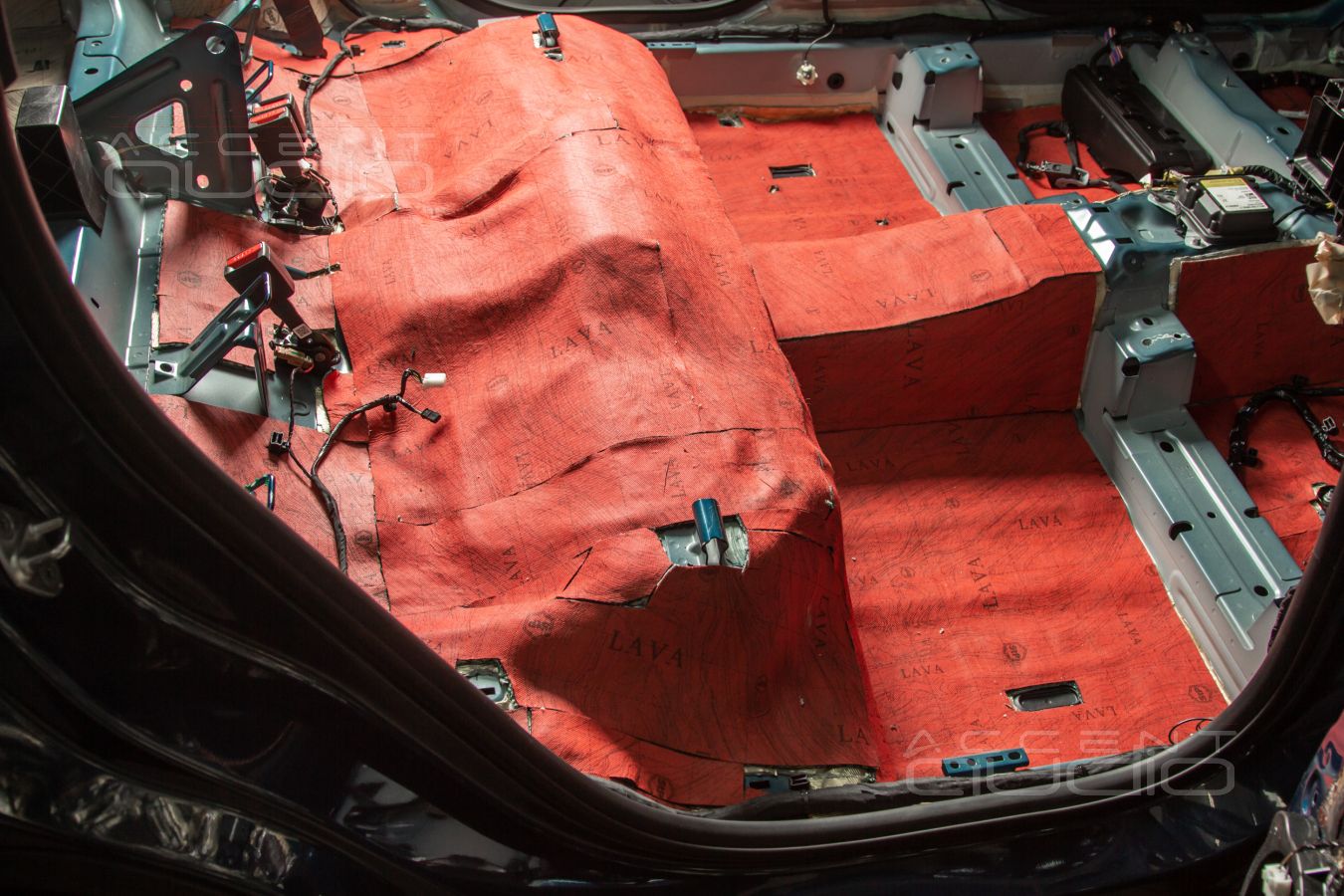 Шумоизоляция Geely Monjaro: материал второго слоя - выбираем лучшее !